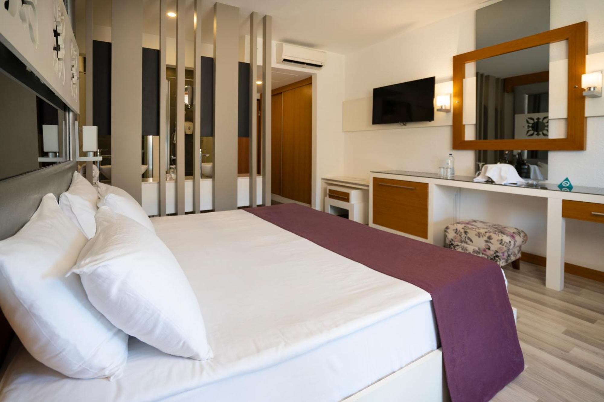 Flora Garden Beach Hotel - Adults Only 16 Plus - Couples Concept Kızılot المظهر الخارجي الصورة