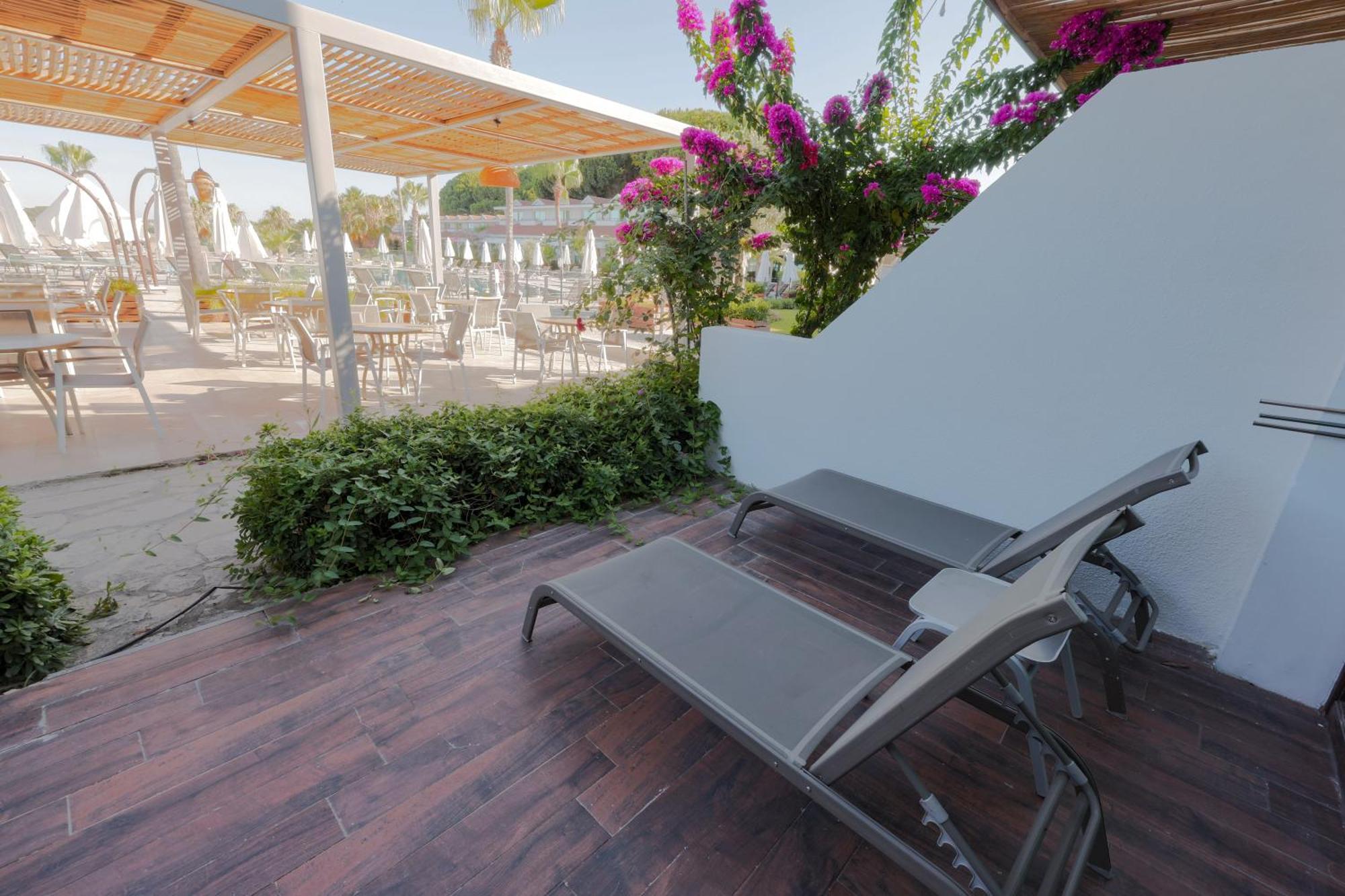 Flora Garden Beach Hotel - Adults Only 16 Plus - Couples Concept Kızılot المظهر الخارجي الصورة
