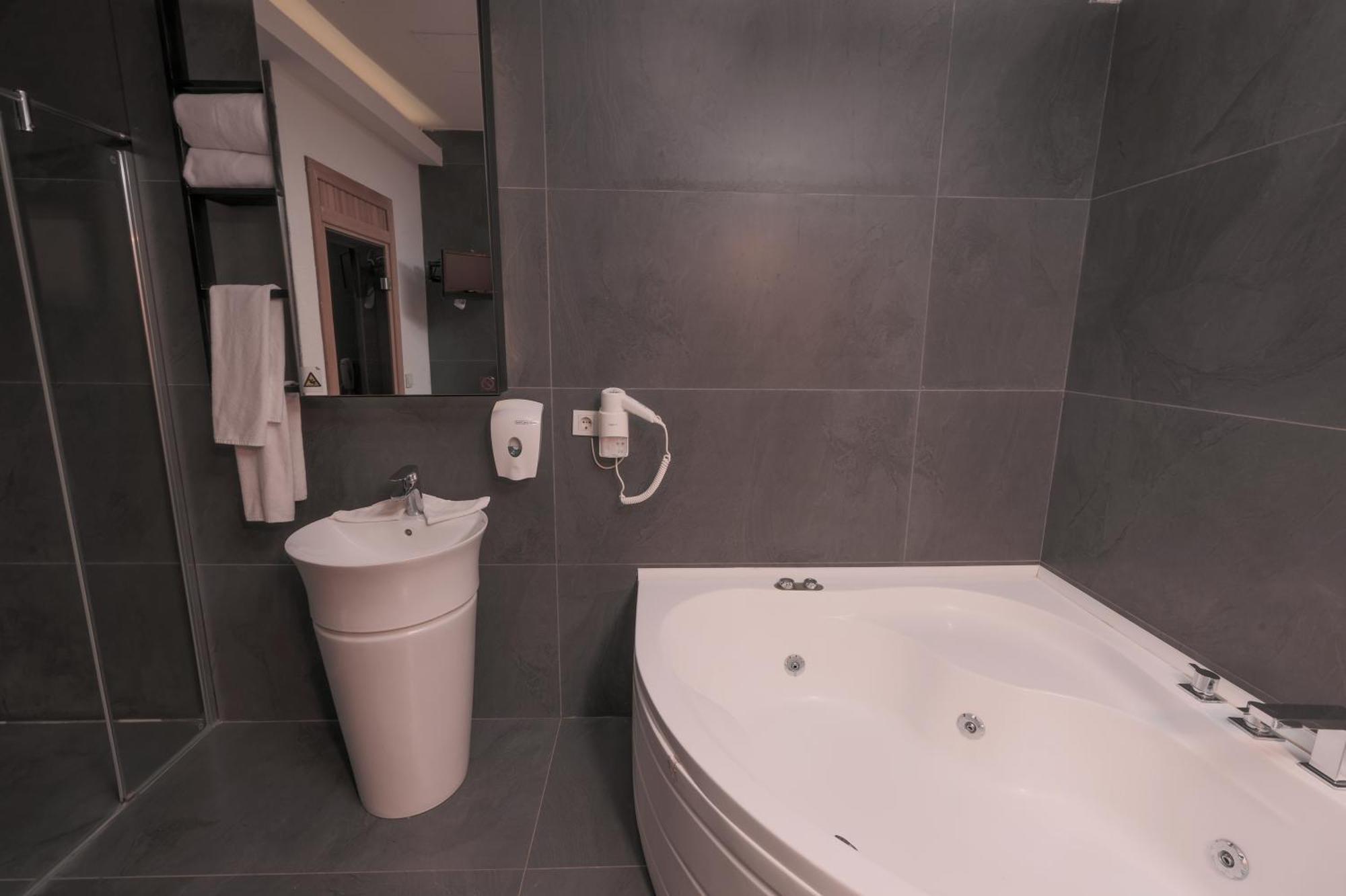 Flora Garden Beach Hotel - Adults Only 16 Plus - Couples Concept Kızılot المظهر الخارجي الصورة